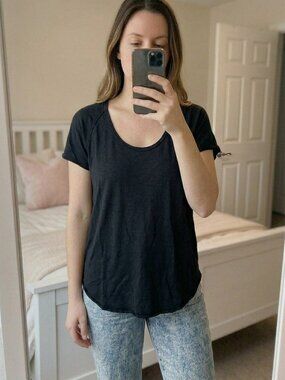 Aritzia Wilfred Tandis Women's T-Shirt XS Short Sleeve Black Crewneck Whimsigoth